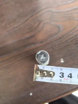 装修剩下的膨胀螺栓，不锈钢的有32个，2元一个，铁的有14个，1元一个，放着也用不上，转给有需要的人