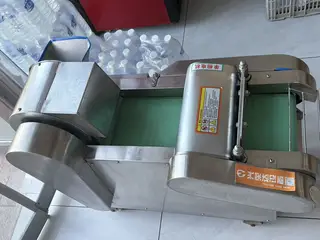 🔥商用多功能切菜机 8成新转让 饭店、食堂、小吃店都能用，可切青菜、土豆、萝卜等，切片/切丝/切段一