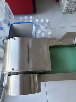🔥商用多功能切菜机 8成新转让 饭店、食堂、小吃店都能用，可切青菜、土豆、萝卜等，切片/切丝/切段一