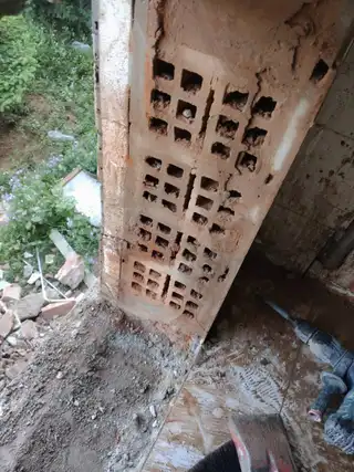 专业水钻打眼，打各种角度的斜眼，电镐砸墙，，大型水锯割混泥土墙，门口、窗口，楼梯口，一次成型，微电1