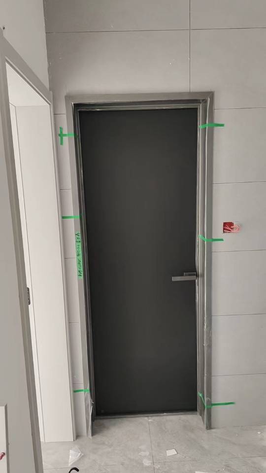 出售两个全新卫生间门，尺寸如下 2130*850*140 2140*785*120 有意者联系我，便