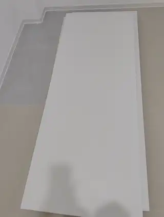 正在装修的看过来 出售全新卧室门两个，价格便宜，自取 还有一个稍微有点问题，可以一并送