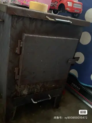 生炭炉 因为浇水有一点锈 带一个吹风机额外送一个加长线 220V 12v都可以用 另外还有两米烧烤炉