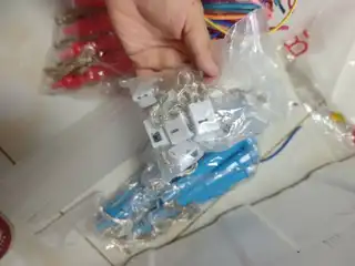 有没有大佬还玩气球的？以前做气球剩的，不要了，全部给50就拿走，我也不知道这些都是多少钱买的了，如果