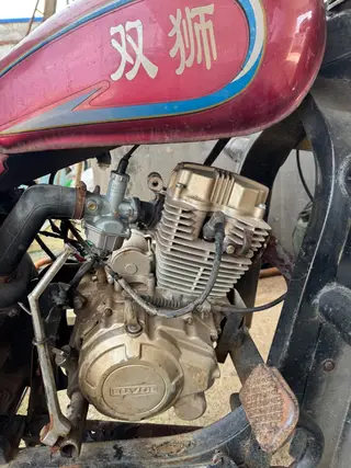 家里又买了台电动小三轮这台闲置了，150机器换的新化油器，电瓶去年换的，轮胎都是九成新的，拉货啥的杠