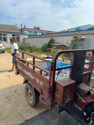 家里又买了台电动小三轮这台闲置了，150机器换的新化油器，电瓶去年换的，轮胎都是九成新的，拉货啥的杠