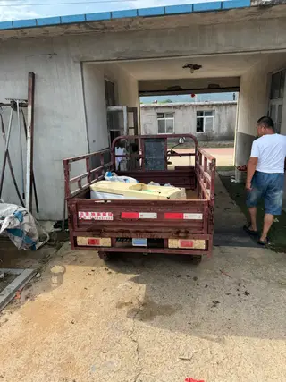 家里又买了台电动小三轮这台闲置了，150机器换的新化油器，电瓶去年换的，轮胎都是九成新的，拉货啥的杠