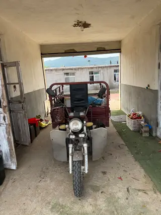 家里又买了台电动小三轮这台闲置了，150机器换的新化油器，电瓶去年换的，轮胎都是九成新的，拉货啥的杠