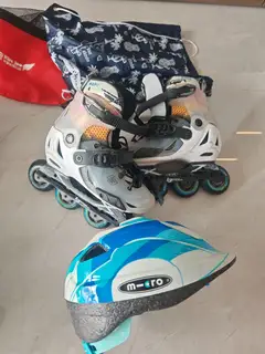 诚心出售：价格可议，自取。 1.儿童专业轮滑鞋和头盔，鞋子内长205-230厘米，u码33-36。鞋