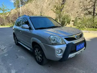 新到14年新款现代途胜，极品车况，全车原版原漆，重点手动挡2.0四驱，时表10万公里，开着特别好，检