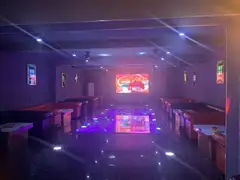 一手，九成九新，酒吧音响全套设备(JBL），点歌机一应俱全，强彩大屏幕，吧台，地颤，卡座沙发，酒水冷