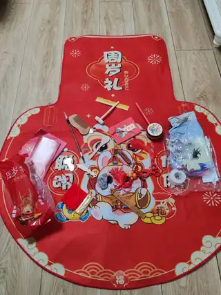 宝宝周岁礼拍照用了一次，原价50多买的，现25元自取。