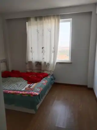 出恒力石化棉袄一件，海景花园二期B招合租，男，包物业宽带取暖，有意者私聊