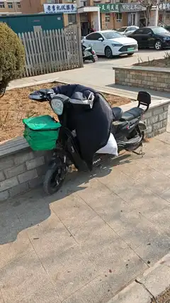 锂电池，车在楼区