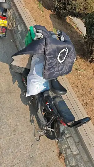 锂电池，车在楼区