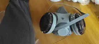 口罩一个，口罩垫无数个，直磨机钢头十个，有需要的联系口罩垫一年都用不完