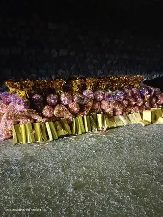 大连湾元宝山祭祀用品批发仓库，主营各类祭祀用品，烧七周年法事用品，元宝批发量大从优，有免费烧厂