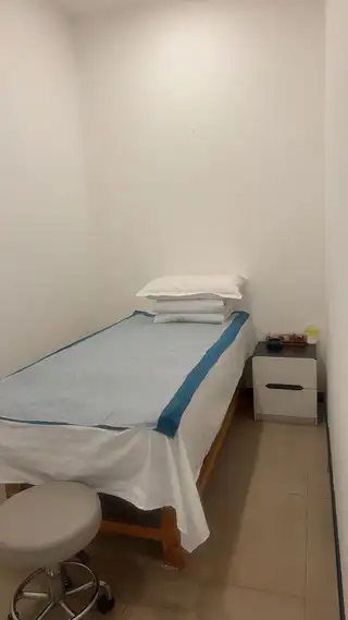 三堂养生按摩馆整体出兑 带10.5个月房租 ✅店内装修完好，环境整洁，全套配套设备齐全，拎包营业，不