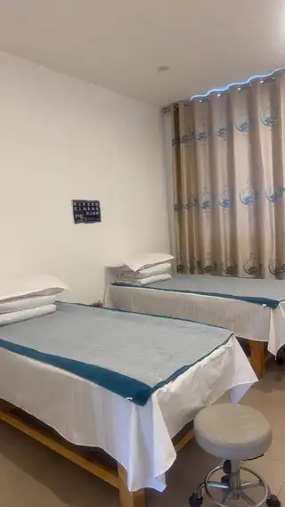 三堂养生按摩馆整体出兑 带10.5个月房租 ✅店内装修完好，环境整洁，全套配套设备齐全，拎包营业，不