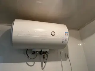 出售冰箱150.热水器240.床1.2✖️1.5米80元，联系电话137****9314.地址海景花