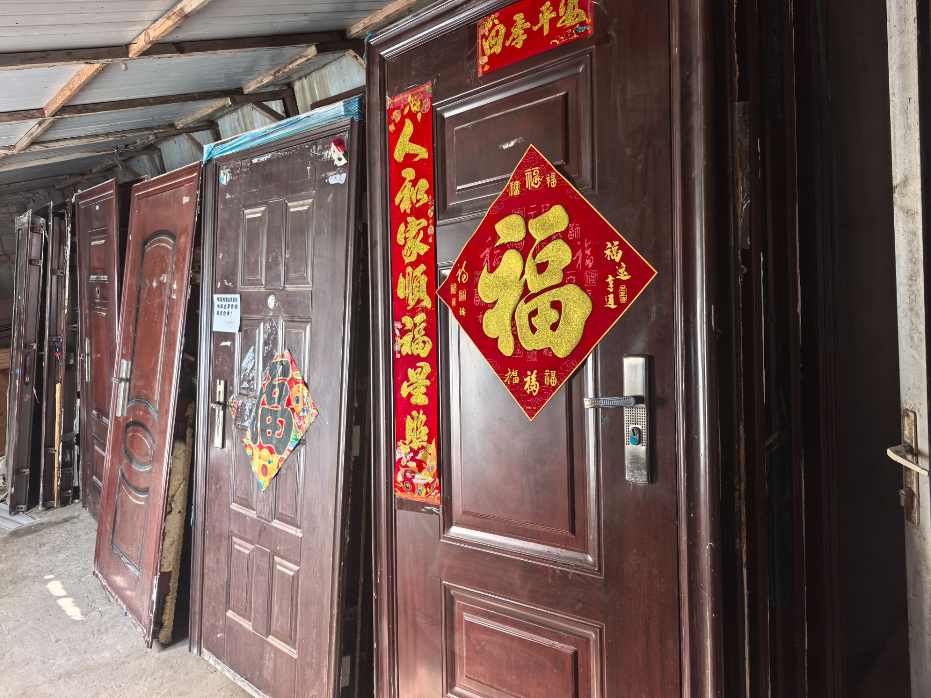 二手防盗门，库房放不下，便宜处理。