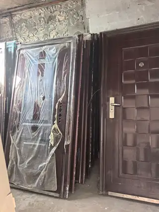 二手防盗门，库房放不下，便宜处理。