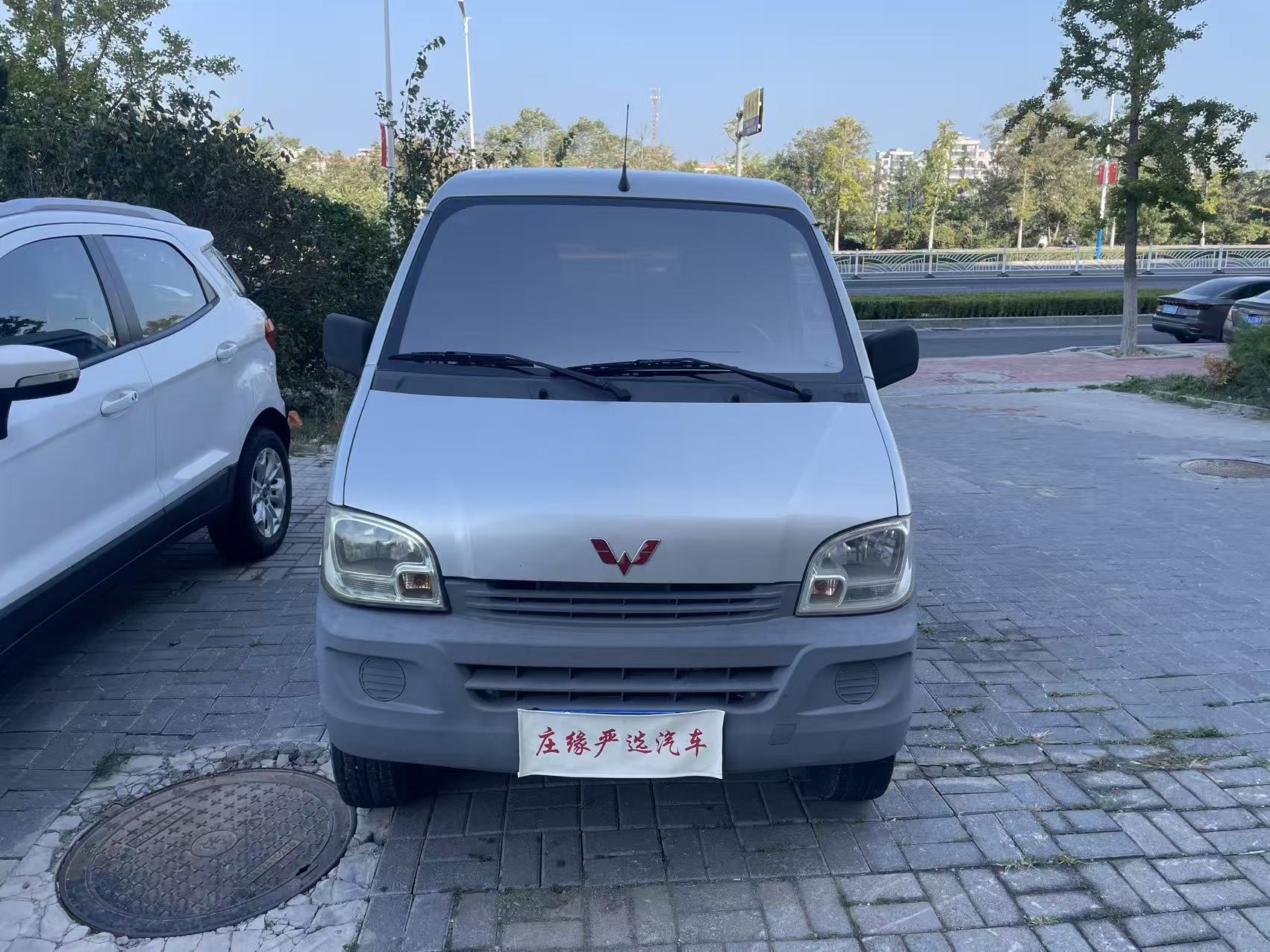 16年五菱之光，10万公里，费用到明年4月，全车无锈烂，地盘紧凑，状态良好岛里有需要的来吧 此外大量