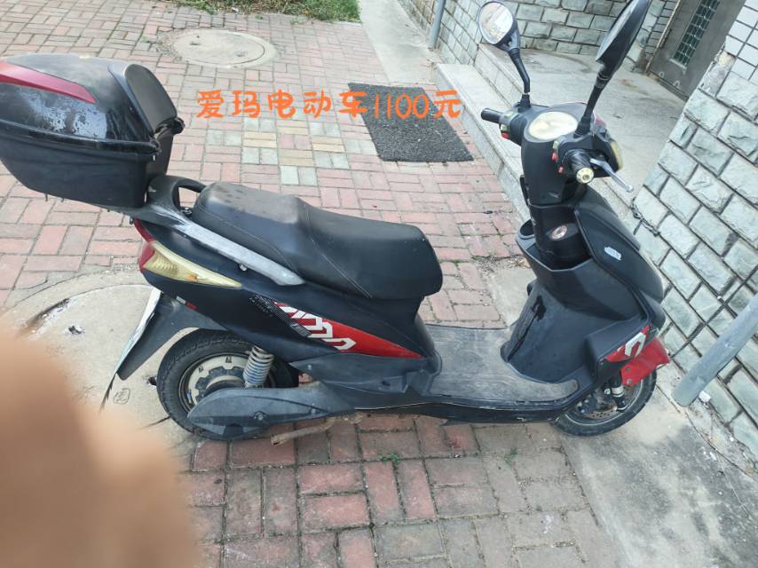 楼区出售爱玛电动车60V20an，最高时速能跑60km/小时。