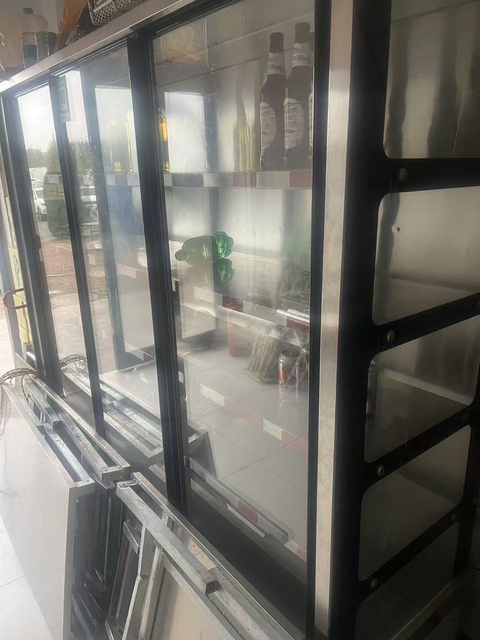 麻辣烫、炸串、酒水展示柜！ 用途多多！ 现在还在使用中。因为马上搬家 能用上的联系我！