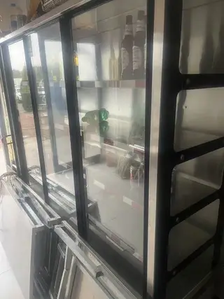 麻辣烫、炸串、酒水展示柜！ 用途多多！ 现在还在使用中。因为马上搬家 能用上的联系我！