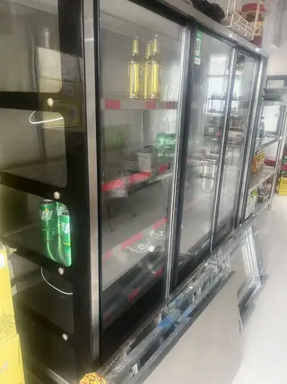 麻辣烫、炸串、酒水展示柜！ 用途多多！ 现在还在使用中。因为马上搬家 能用上的联系我！