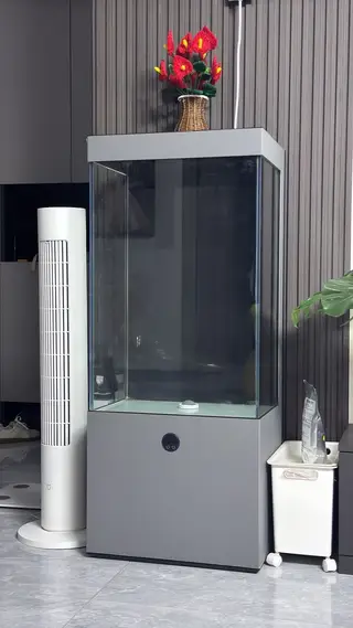 出二手鱼缸，尺寸50×40×118，非常新，过滤系统都有，加热棒，三堂自提，送过滤棉和鱼食