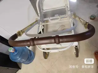 qborn白鹿玉兰白轻便高级婴儿车，双向推行，可折叠，骨架已清洗，坐垫遮阳棚也洗过，推车有轻微使用痕