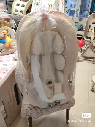 qborn白鹿玉兰白轻便高级婴儿车，双向推行，可折叠，骨架已清洗，坐垫遮阳棚也洗过，推车有轻微使用痕