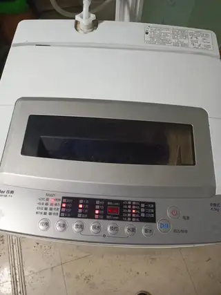 出售二手洗衣机，八九层新，不讲价给送，有需要联系。