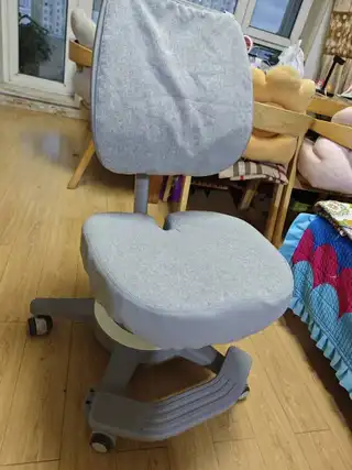 有贝儿童学习椅，人体工学设计，坐姿矫正，升降顺滑，轮子好推，整体结实耐用。功能全正常，靠背可调节，高