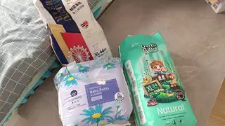 两包拉拉裤加一个半包。