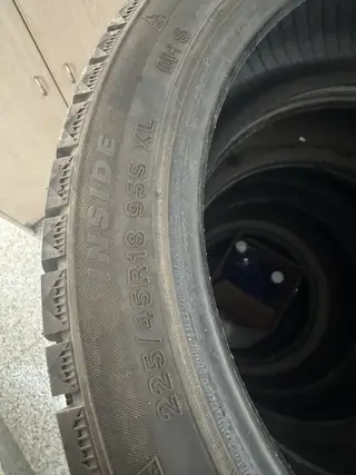 去年年底入手万利雪地胎×4 就跑了一冬 不到一千公里，几乎全新 换车了这个用不上了 225/45/1