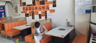 转让店铺个人原因需要资金周转。联系电话132****2111