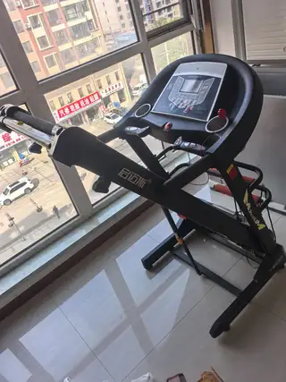 启迈斯跑步机，是大体重的那种，搬家了，没地方放，低价处理了，谁要拿走吧！