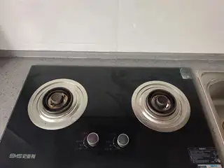 吸油烟机和灶具一套 正常使用中 想换新的 在三堂 需自取 现卖500可小刀 需要的联系我