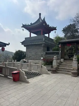 高端定制家具，厂家直营。支持定制一切尺寸。设计免费上门量尺，设计，安装，一站式服务，欢迎各位老板咨询