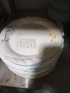 大碗10元一个，小一点的8元一个，盘子5元一个，电饭锅35一个