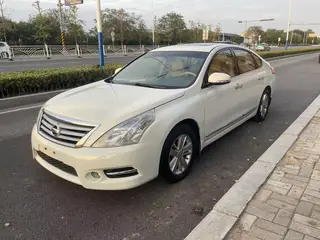 12年日产天籁，本地一手，14万公里，无钥匙进入，一键启动，倒影天窗，车况精品，岛里有需要的来吧 此